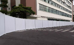 旭東施工圍擋廠家-PVC圍擋在安過(guò)程中有哪些特點(diǎn)？