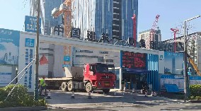 圍擋廠家、建筑施工圍擋圍深圳新材料產(chǎn)業(yè)大廈項目提供安全保障